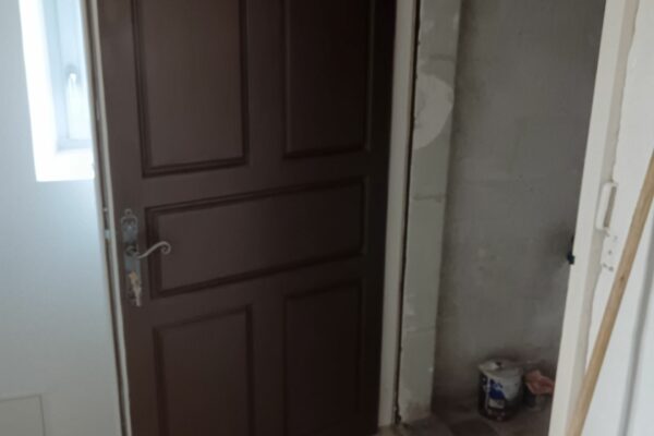fabrication porte-1-Châtelain-charpentes-menuiserie