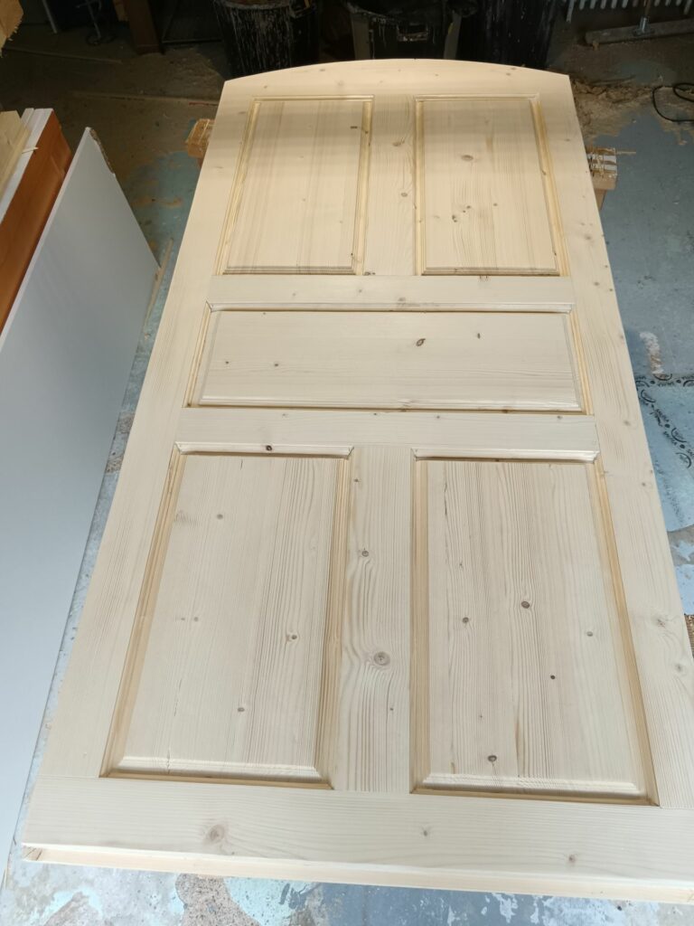 charpentier menuisier Seiches-sur-le-Loir fabrication porte-3
